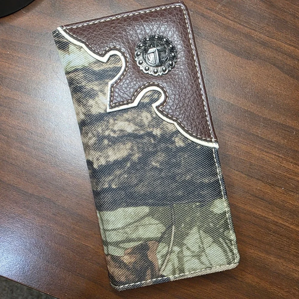 MONTANA WEST Mens Camo Wallet Bifold Cross Embellished Long Wallet Checkbook NWT